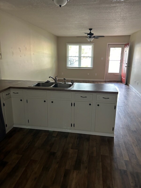 Building Photo - 143 Glenwood Dr