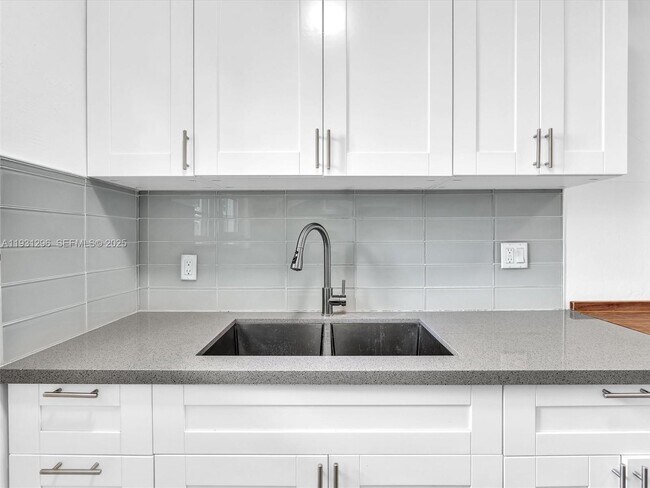 Building Photo - 1009 Meridian Ave