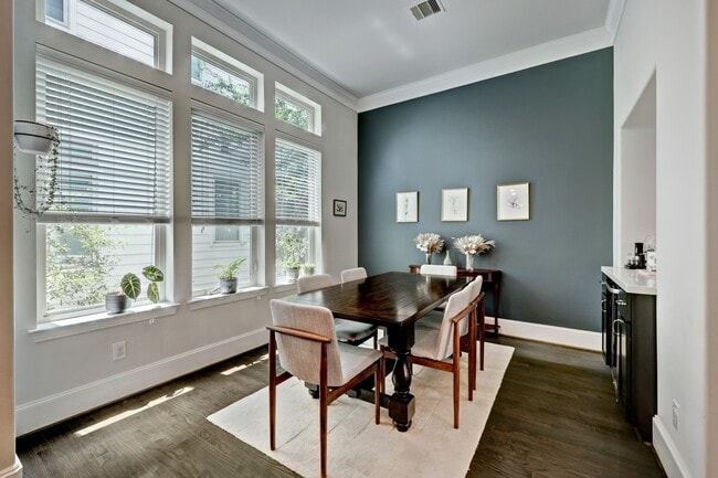 Building Photo - 2231 Chenevert St