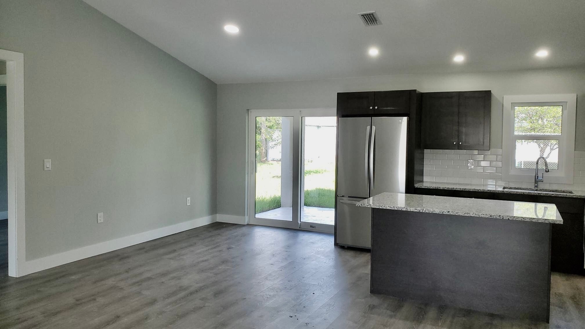 Building Photo - 2940 Sarletto St