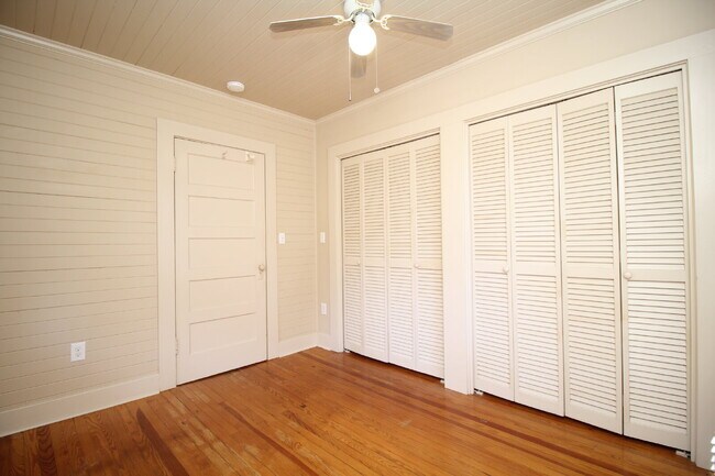 Building Photo - East Pensacola Heights 2BR Cottage Near Downtown with Heart-Pine Floors, Updated Kitchen & Rear A...