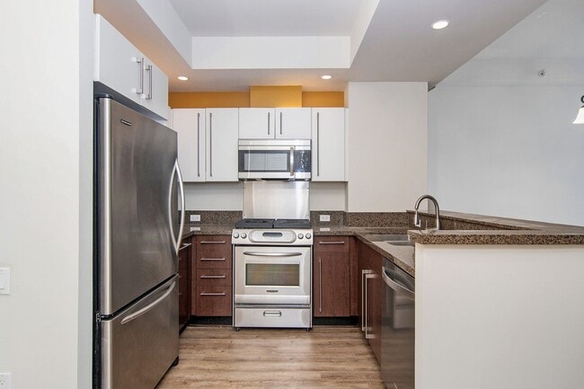 Building Photo - Modern Downtown 1 Bedroom with balcony at ...