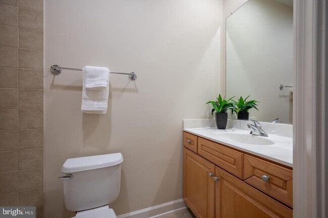 Building Photo - 420 Cook St