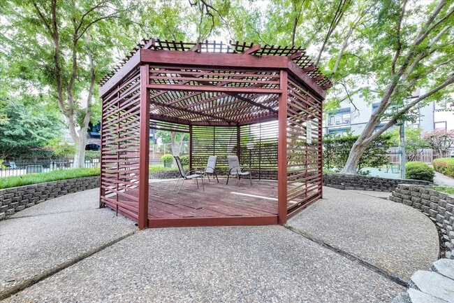 Building Photo - 10811 Richmond Ave.