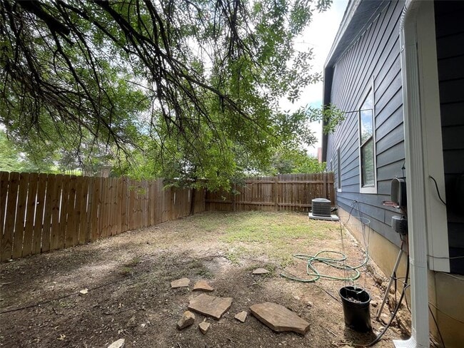 Building Photo - 2031 Redwing Way