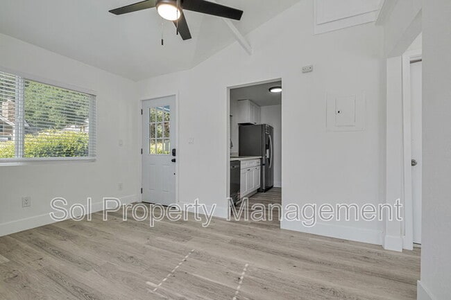 Building Photo - 822 Eaton St