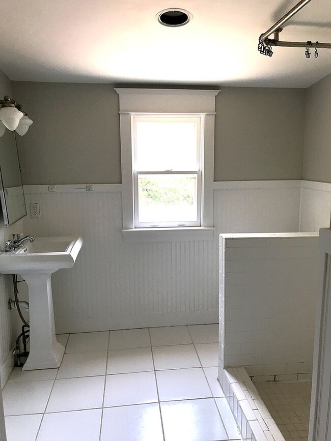 Building Photo - Location, Location, Location! 4br/2ba Home...