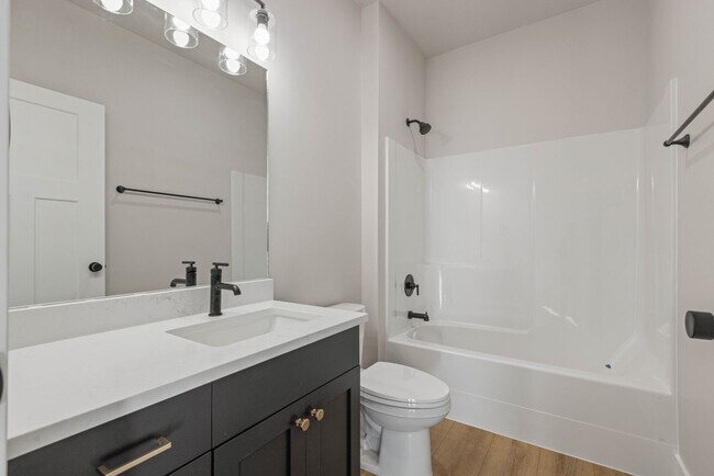 Building Photo - LEASE TAKE OVER PLEASE CALL TENANTS BRITTNEY 480-868-7733 OR Gunner Norton 480-450-0666 -FOR THIS...