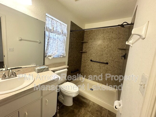 Building Photo - 8150 Oakhurst Blvd