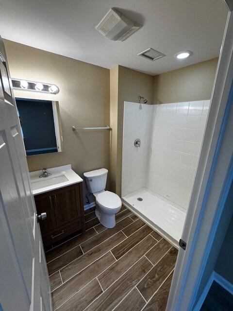 Primary Photo - 5 Laurel Ave