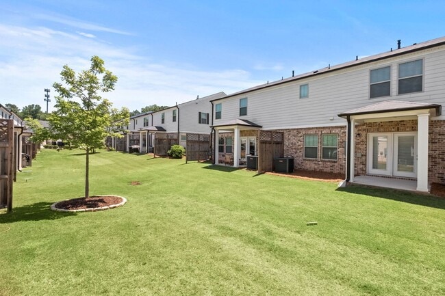 Building Photo - Gorgeous 3 BR/2.5 BA Townhome in Marietta-...