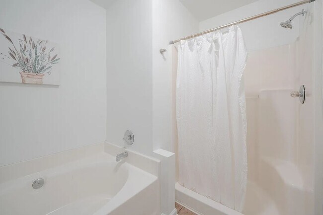 Building Photo - Available now. Great 2 BR/2 BA PARTIALLY FURNISHED Home in Meridian Place!