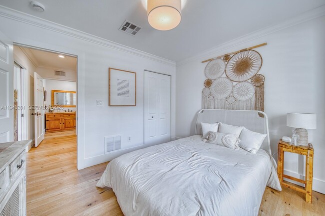 Building Photo - 7621 SW 65th Pl