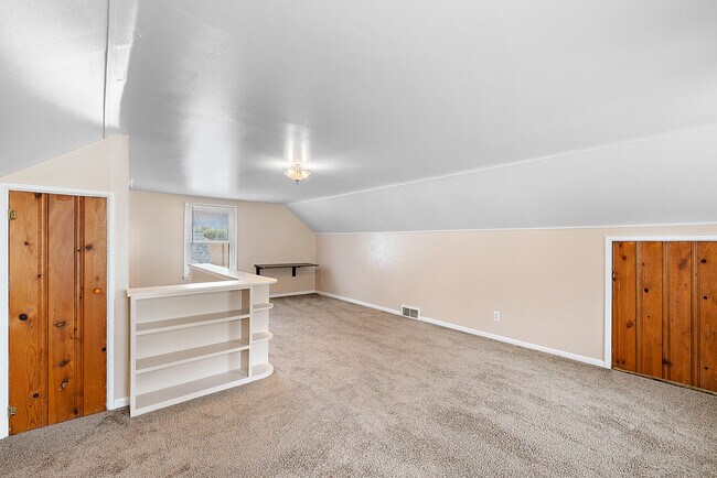 Building Photo - 710 S Stephenson Hwy