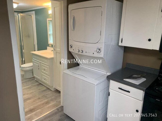 Building Photo - 11 Stillwater Ave