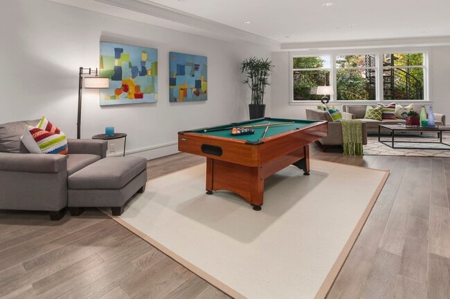 Building Photo - 6Bd/6.5Ba Clyde Hill House