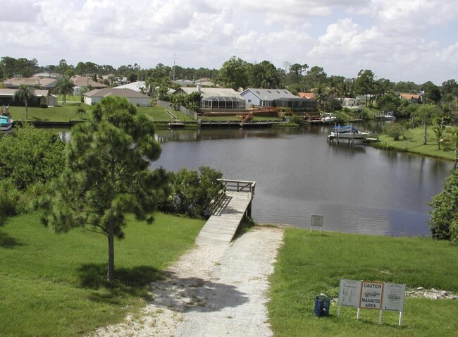 Building Photo - 672 NE Bent Paddle Ln