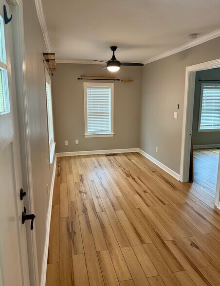 open space front of house - 4119 Peachtree Ave