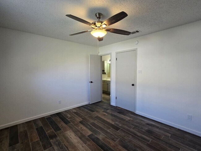 Building Photo - 2408 Windmill Dr