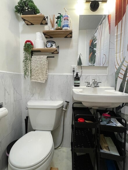 Building Photo - 6740 Amherst St