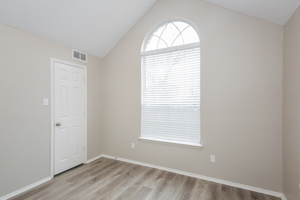 Building Photo - 2124 Creek Royal Dr