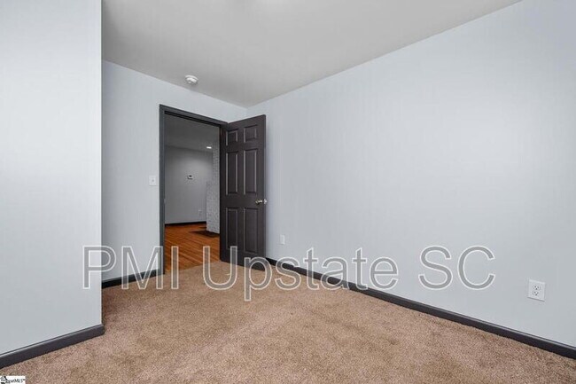 Building Photo - 249 E Hampton Ave