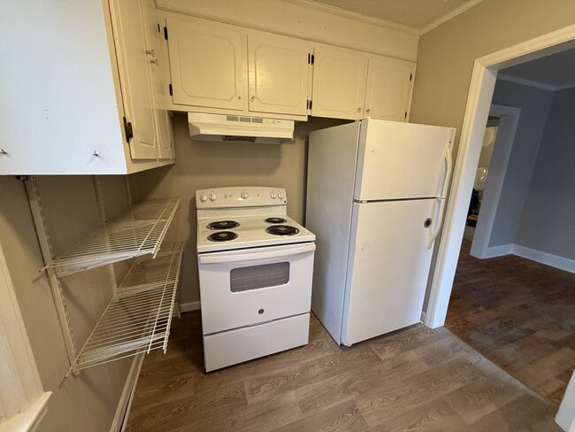 Building Photo - 628 E 4th Ave