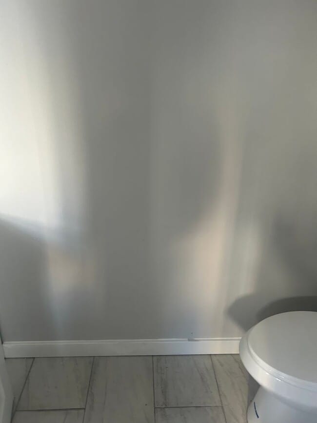 Building Photo - 3BR 1,5 bath Only with 3 Br pha voucher