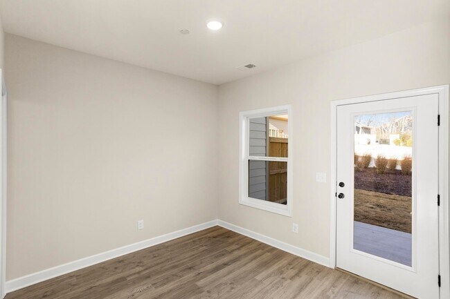 Building Photo - 521 Tappan Private Ln