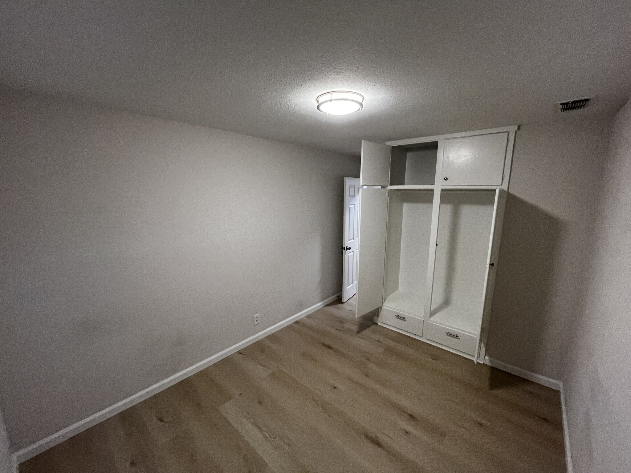 Building Photo - 2333 Zinfandel Dr