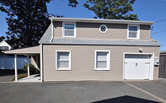 Primary Photo - 2262 Centre Ave
