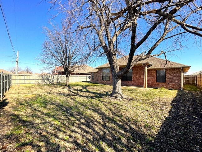 Building Photo - 3913 Lamar Dr