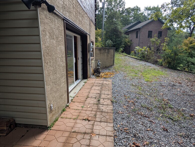 Building Photo - 2420 Sylvan Glen Way