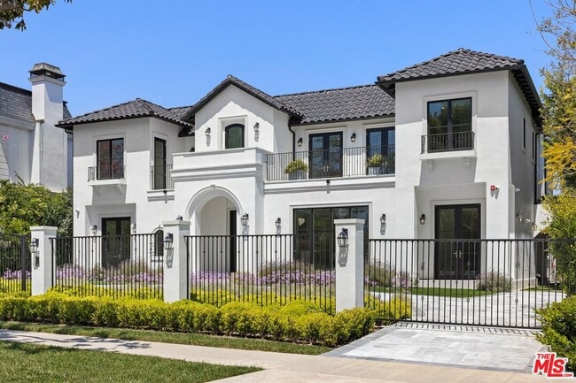 Building Photo - 722 N Camden Dr