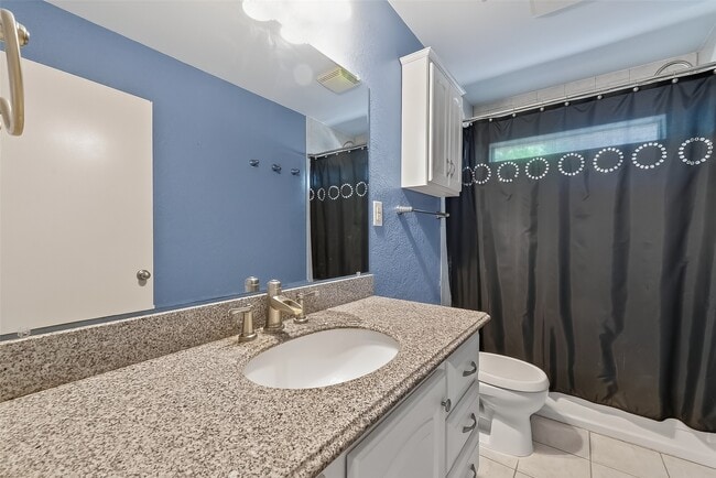 Building Photo - 2307 Brook View Ln