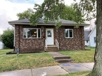 Building Photo - Charming Completely Remodeled Home!