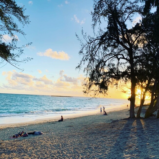 Building Photo - 2 bedroom 2 bath with 2 covered parking Kailua