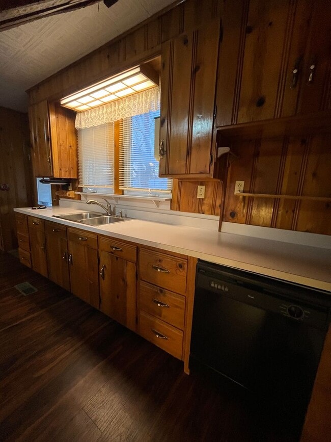 Building Photo - Nice 3 Bedroom Home Available in New Paris