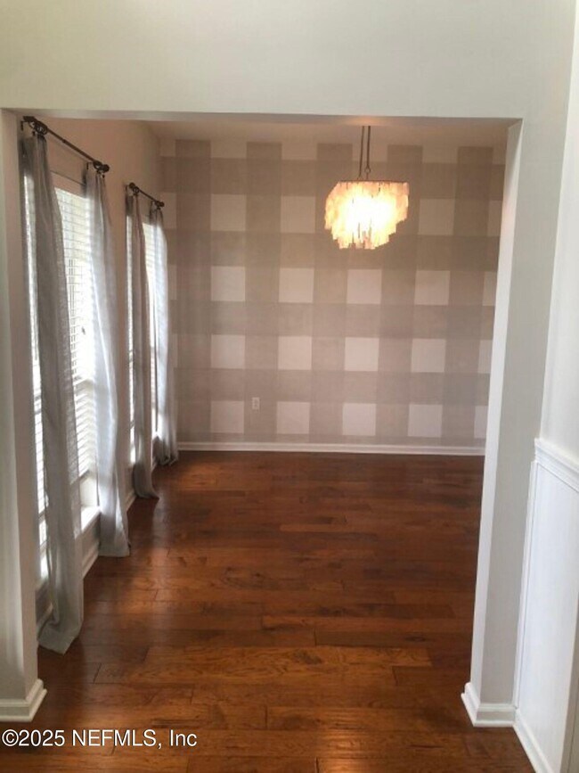 Building Photo - 12887 Dunns View Dr