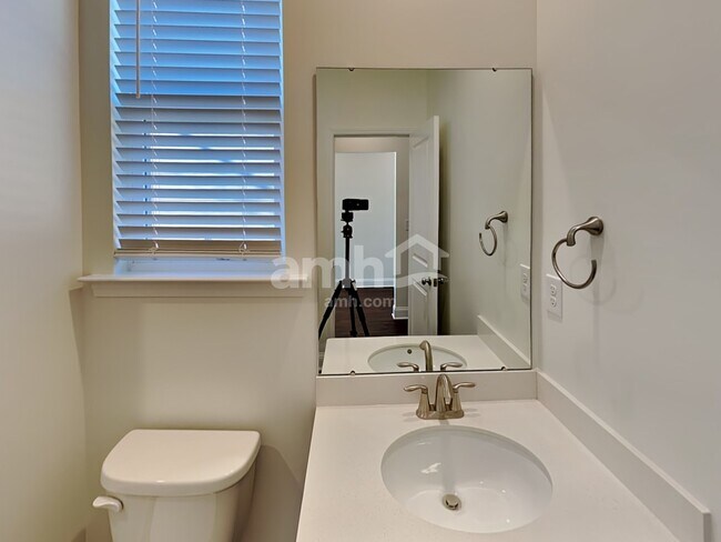 Building Photo - 602 Rivermist Dr