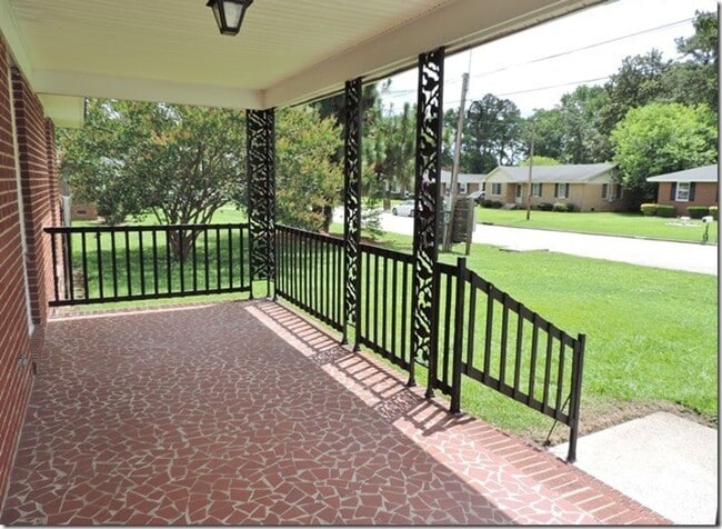 Building Photo - 2223 Imperial Ave E