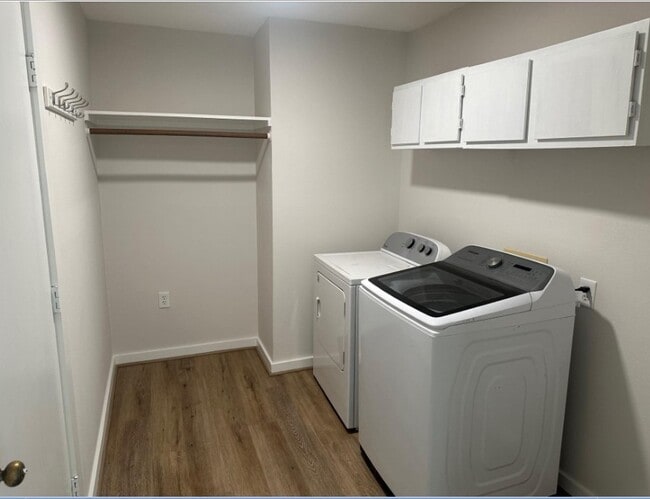 Building Photo - 371 Carriage Trail