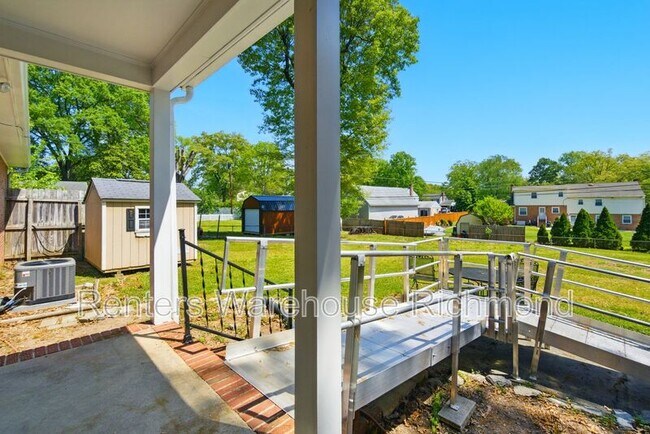 Building Photo - 4817 Stornoway Dr