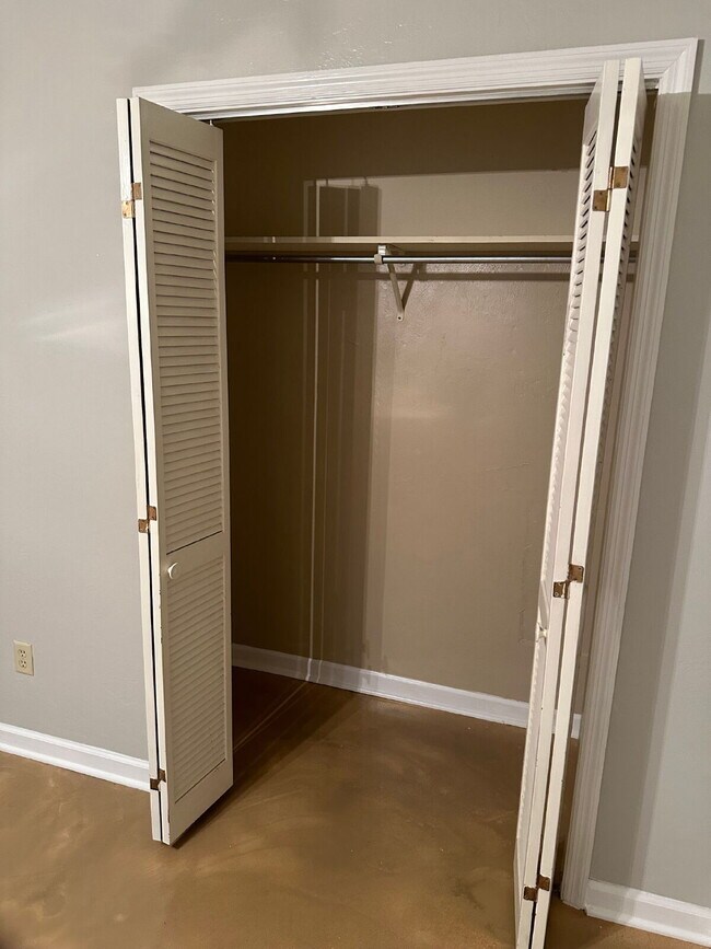 Building Photo - Great townhome in Brewster Estates!