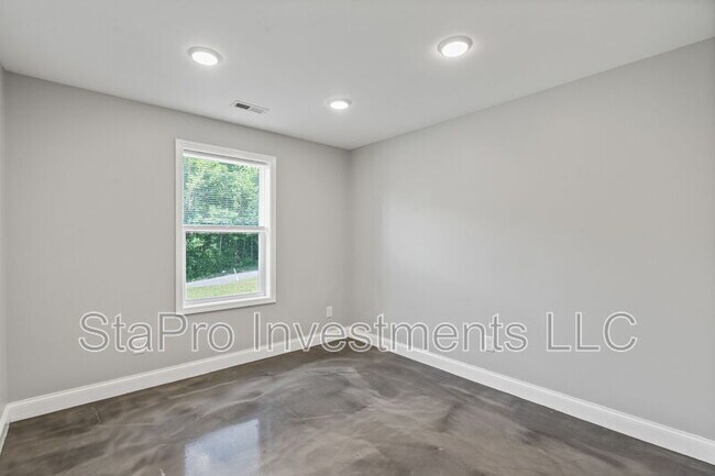 Building Photo - 73 McMurtry Rd