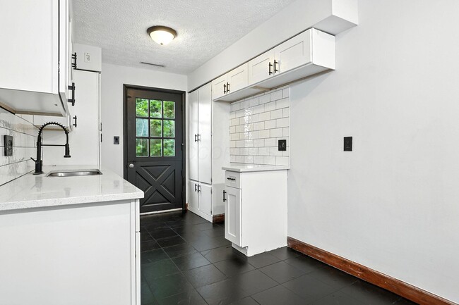 Building Photo - 295 E Whittier St