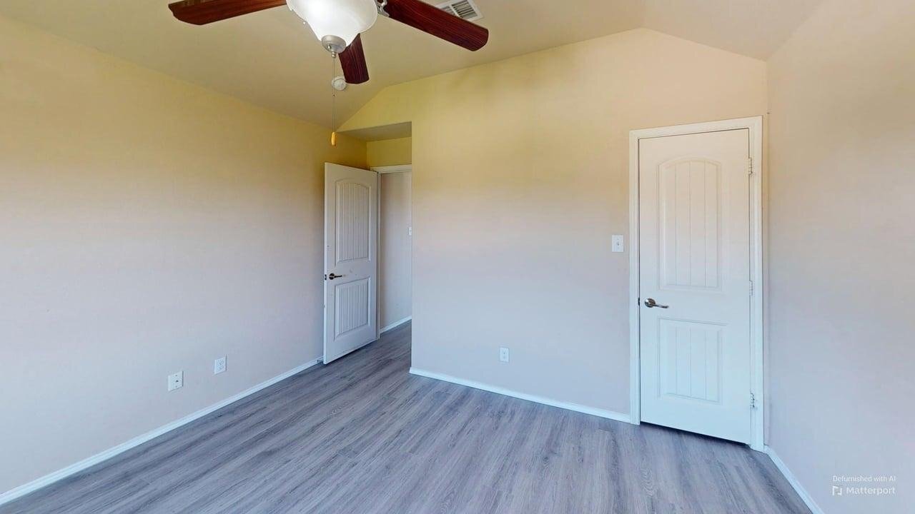 Building Photo - 400 Plum Ct