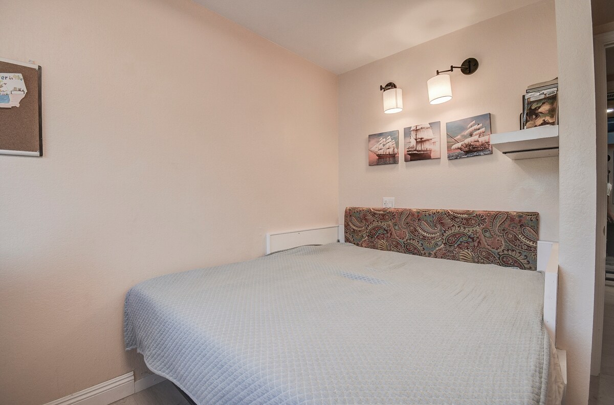 Building Photo - 11 Seamist Ct