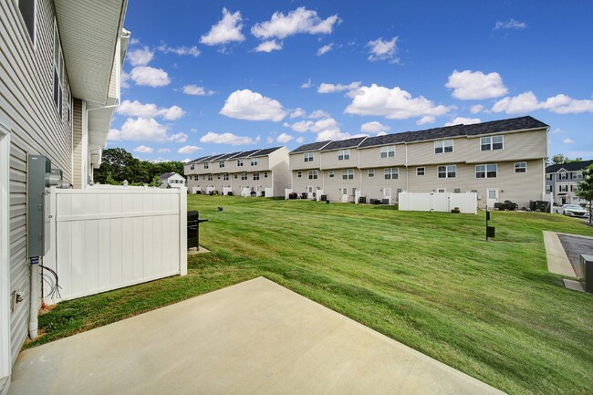 Building Photo - A Lovely 3BR/2.5BTH Transitional Townhome ...