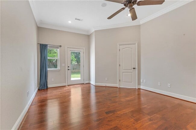 Building Photo - 501 SE Eaton St